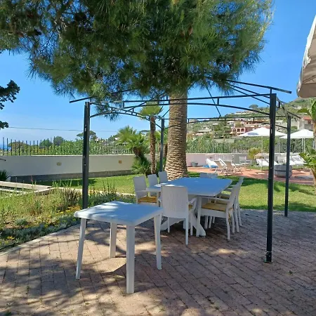 Martina * Forio (Isola d'Ischia)